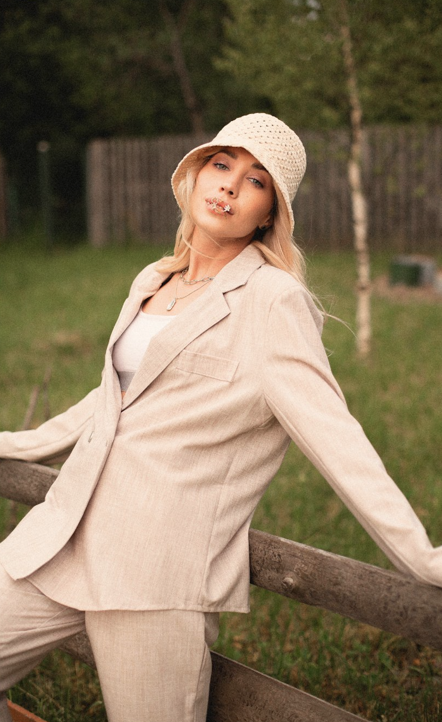 Fashion Portrait Unblur